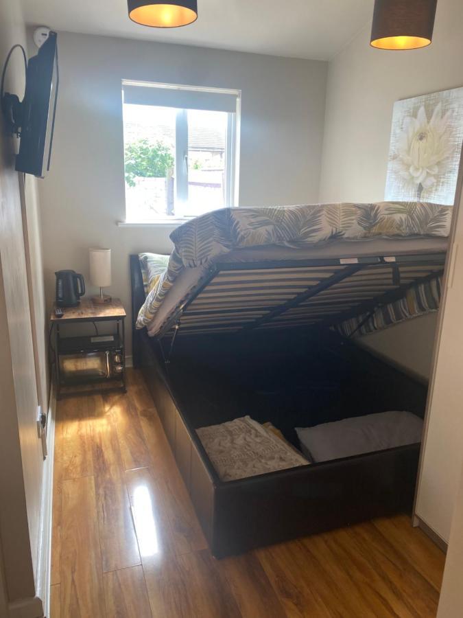 Private Room And Bathroom With Private Entrance Near Warwick Town Centre Exteriör bild