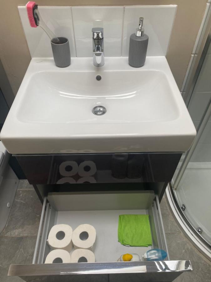 Private Room And Bathroom With Private Entrance Near Warwick Town Centre Exteriör bild